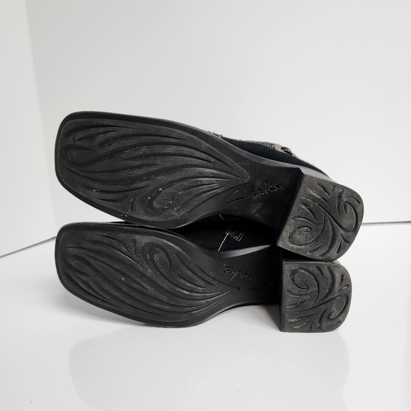 CLARKS SIDE ZIPPER BLOCK HEEL ANKLE BOOT - Picture 9 of 10